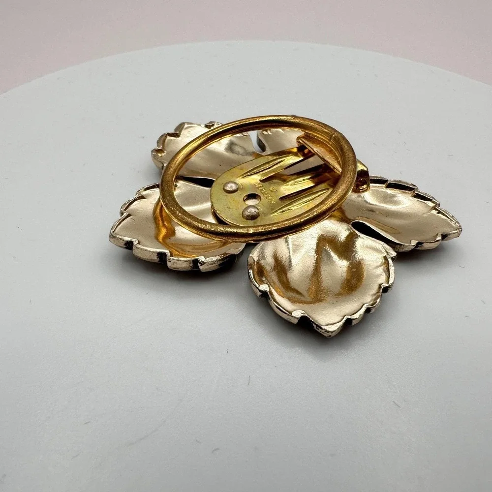 Vintage 90s Silver Tone Maple Leaf Scarf Clip Brooch Textured‎ Nature Jewelry